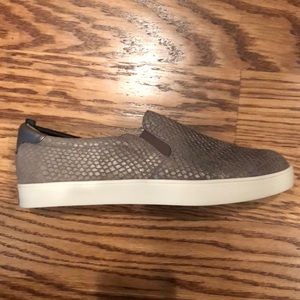 Dr. Scholls NIB grey snake slides. Never worn! Sz6